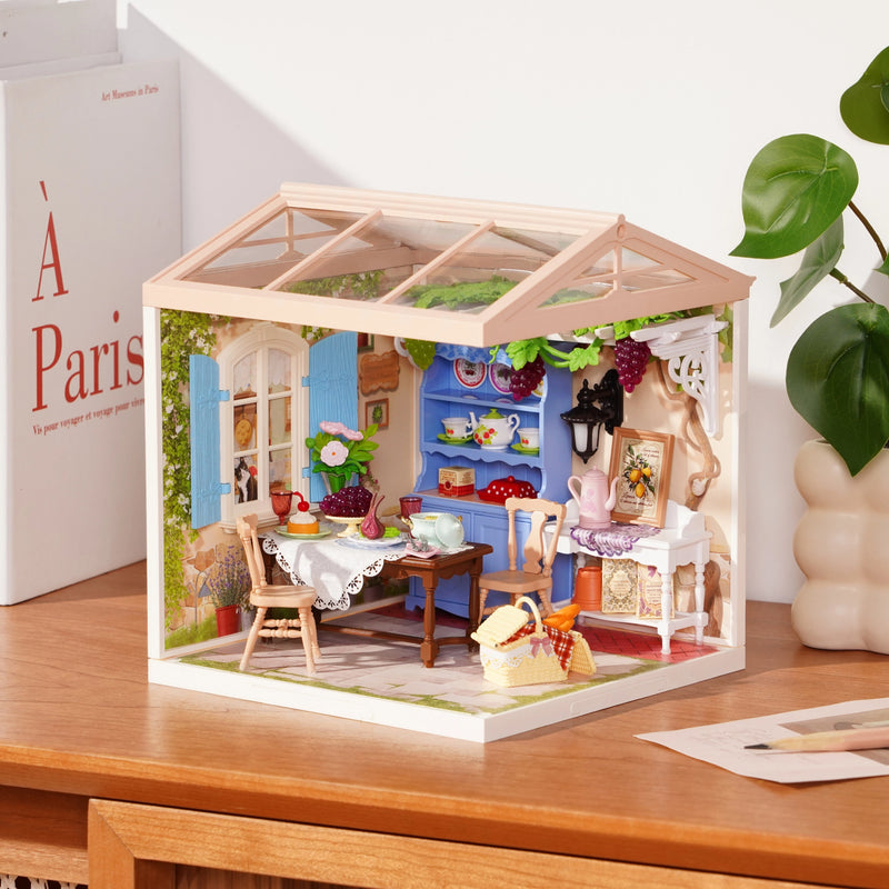 Rolife Midsummer Dream Yard Super Creator Miniature House DW025